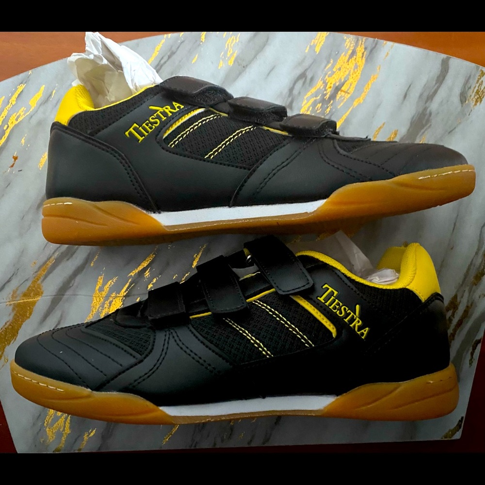 Indoor soccer shoes for boys US size 6